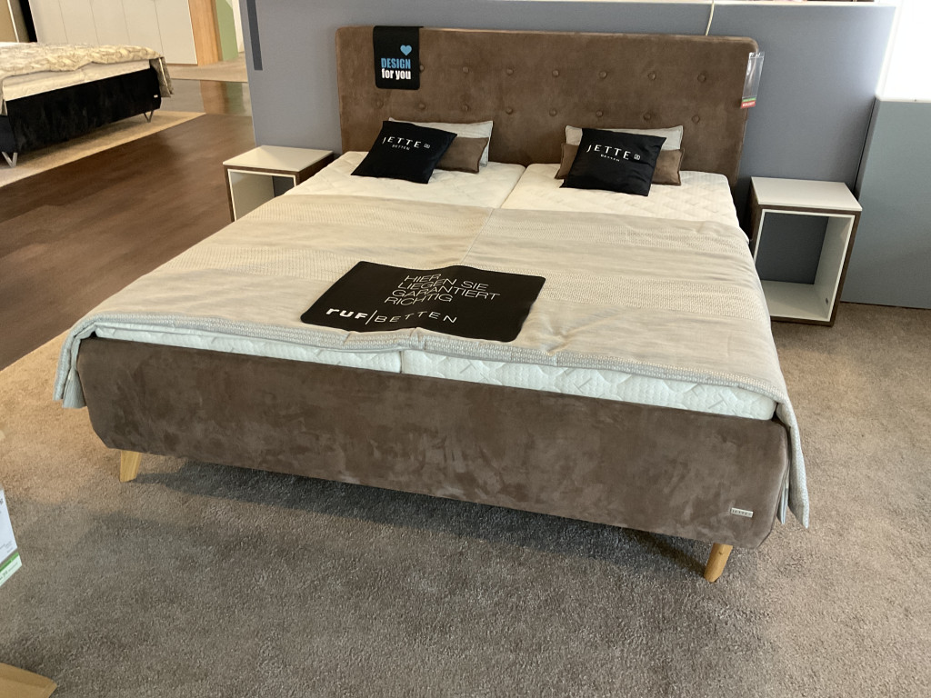Polster-Bett