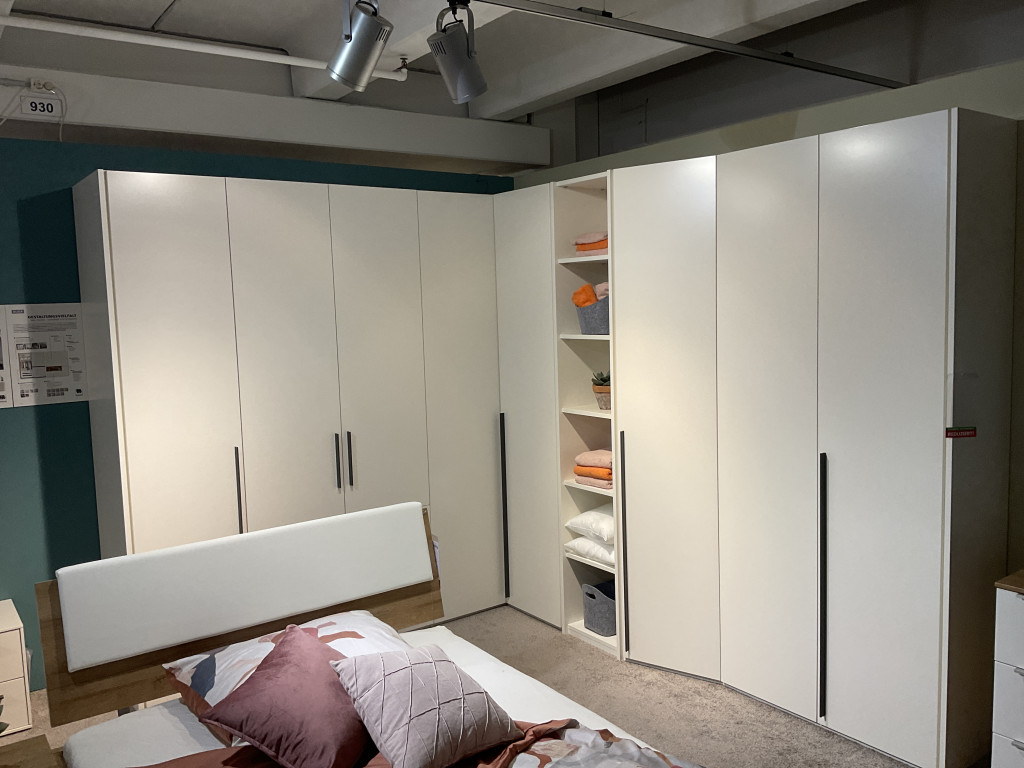 Drehtüren-Eckschrank 