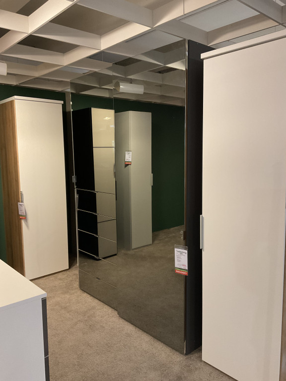 Schwebetürenschrank