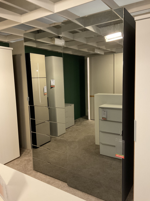 Schwebetürenschrank 