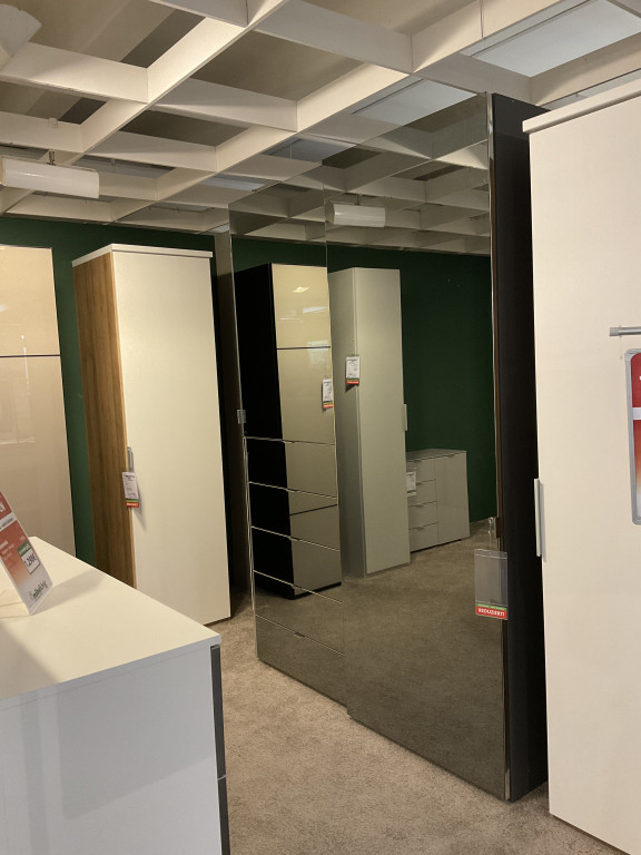 Schwebetürenschrank