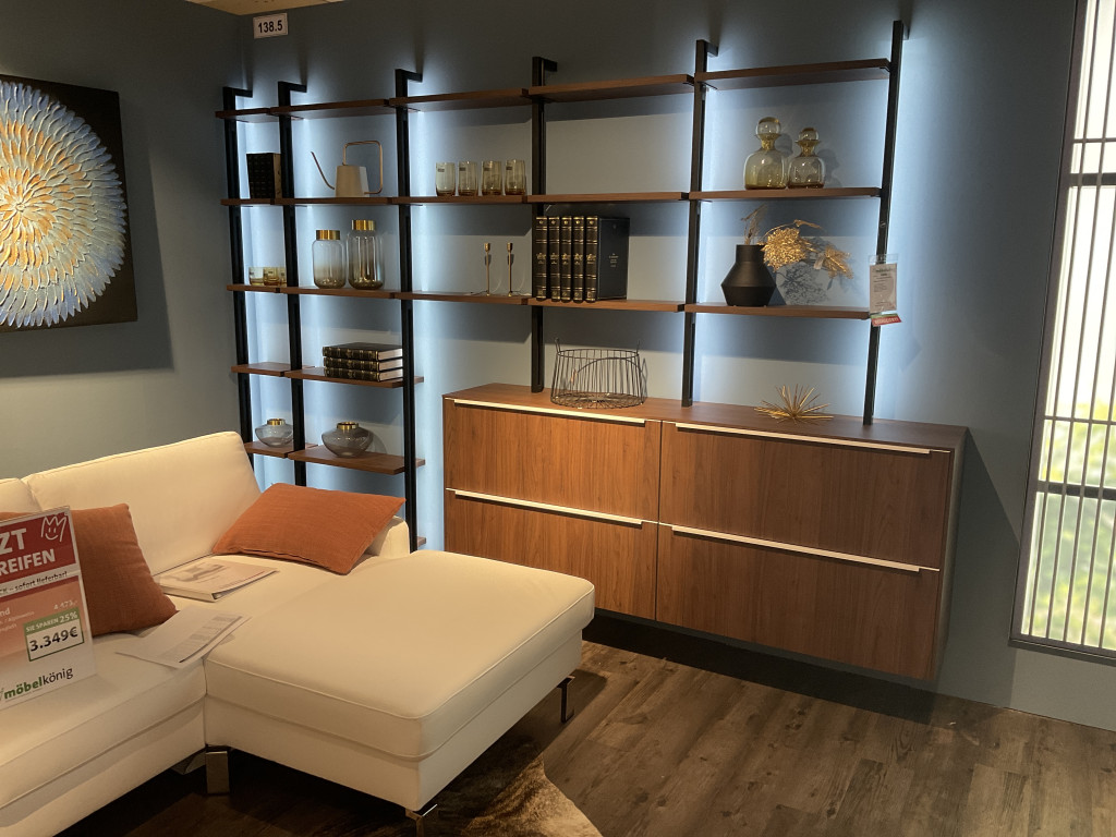 Loft-Regalwand