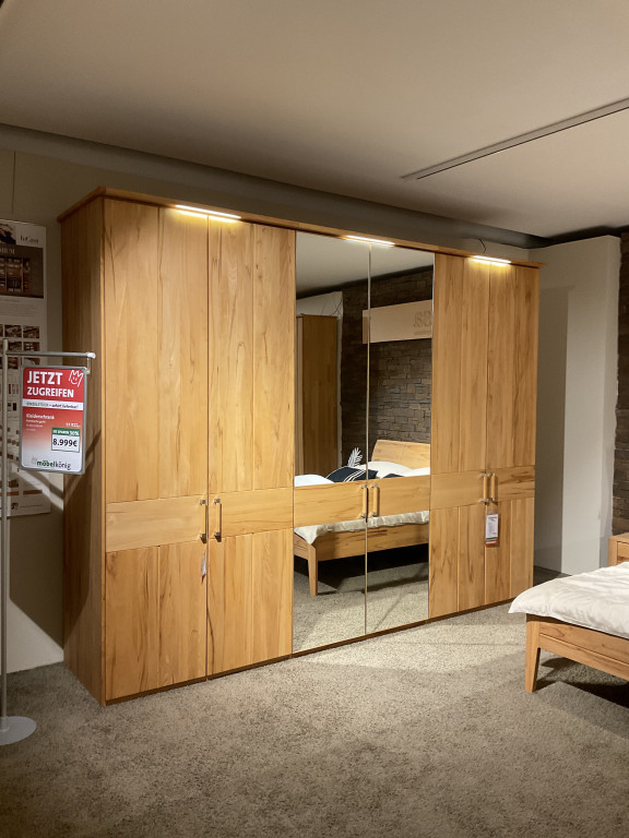Kleiderschrank