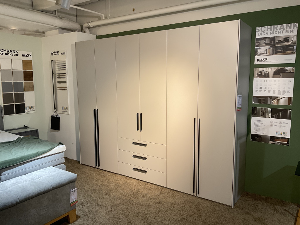 Drehtürenschrank