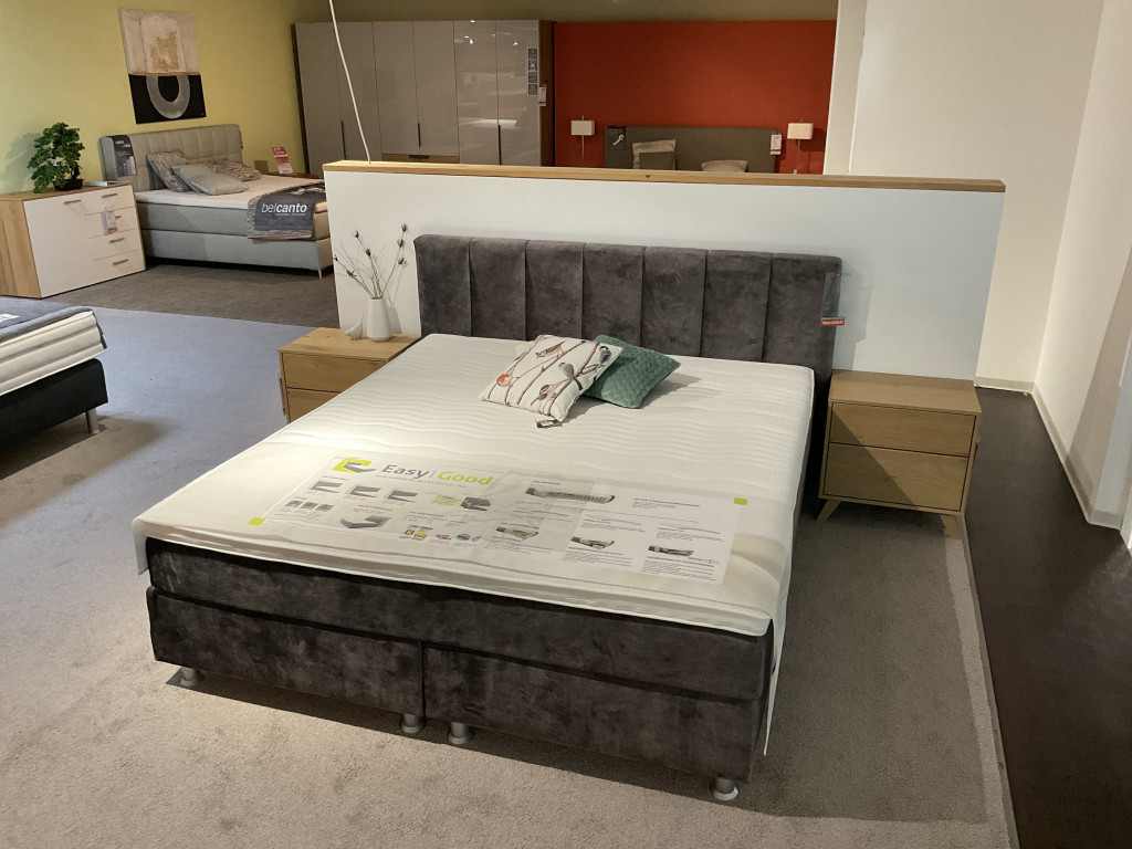 Boxspring-Bett