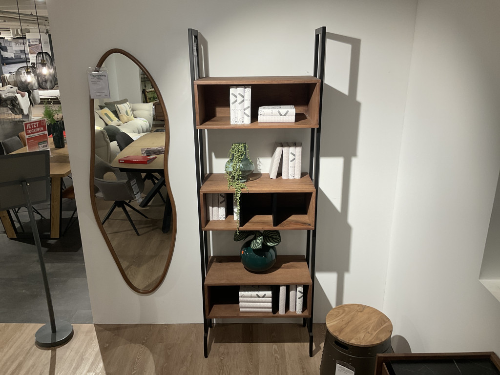 Bücher-Regal 