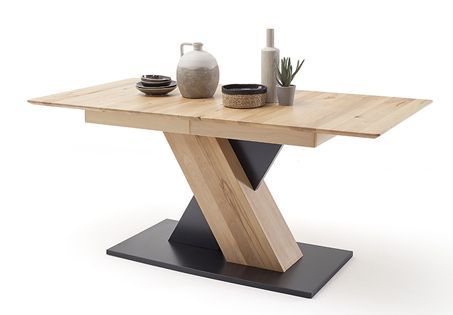 Tisch mit Säule